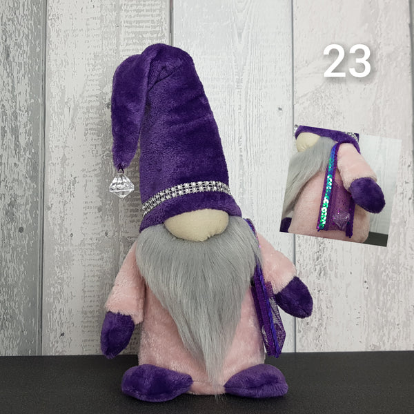 Purple Gnome with shopping bag